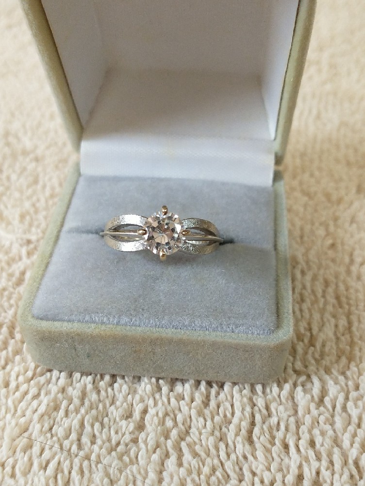 14k Solid White Gold Solitaire Ring
